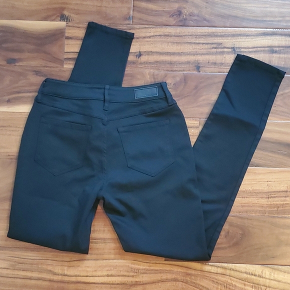 NWOT Bootlegger black curvy skinny never fade jean - Picture 2 of 7